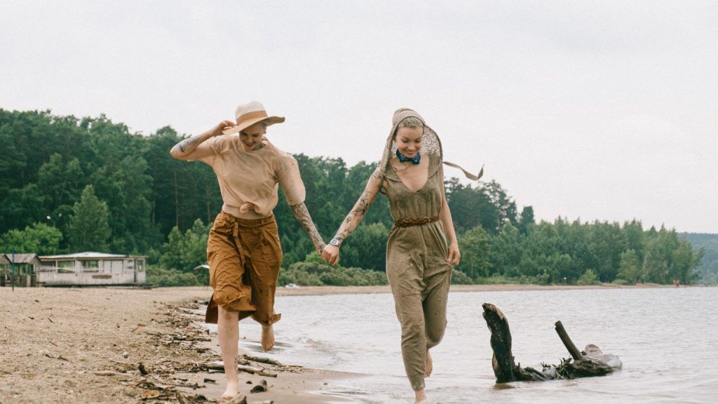 Who is your perfect travel partner for a romantic holiday according to your zodiac sign?