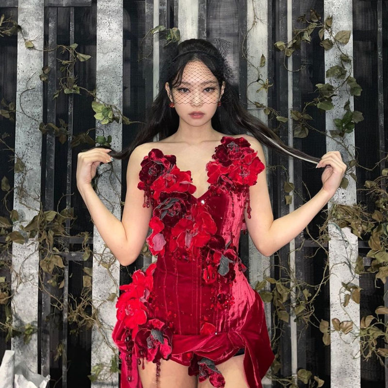 jennie blackpink red dress Here are some of Jennie of Blackpink's most iconic fashion moments