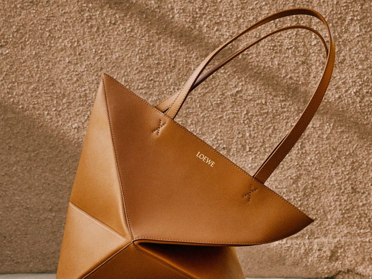 loewe_fw23_themes_shape_shifti