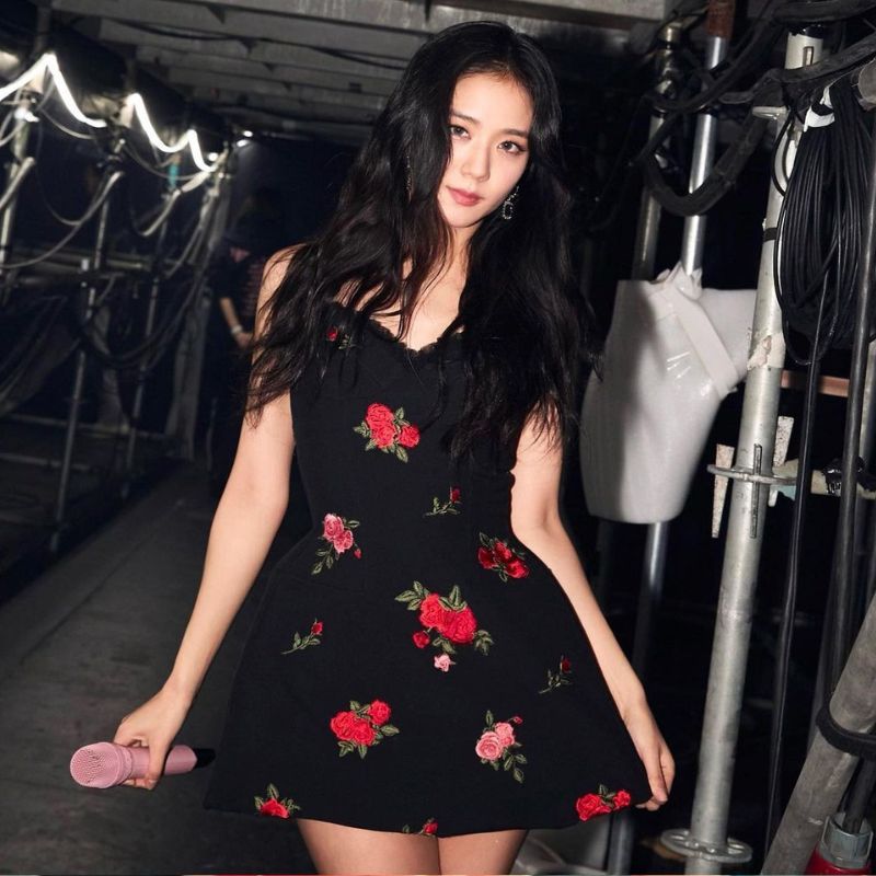 Love BLACKPINK’s Jisoo? Check out her top book recommendations for your next read