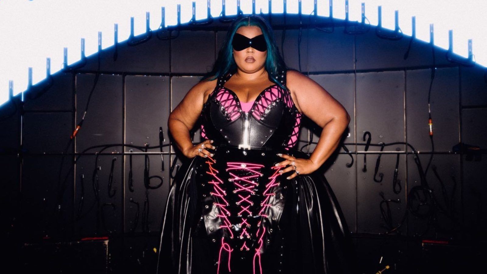 https://images.lifestyleasia.com/wp-content/uploads/sites/2/2023/08/07124041/lizzo-1-1600x900.jpeg