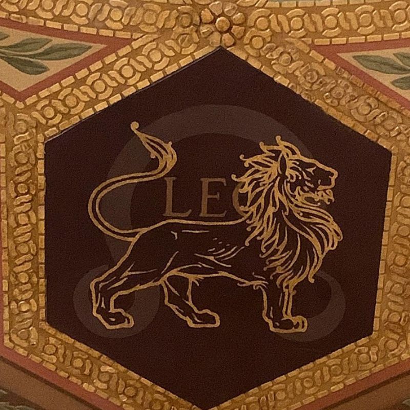 Lucky and unlucky colours for the joyful and fiercely confident Leo