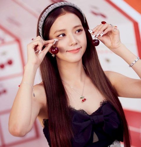 BLACKPINK's Jisoo Creates A Massive Buzz Online With Her New