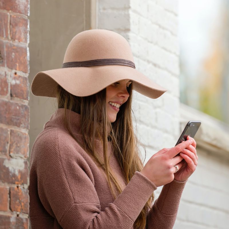 Here are the best pickup lines to smoothly slide into your crush’s DMs!
