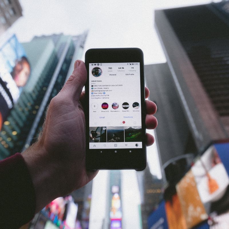 Can you see if someone screenshots or screen-records your Instagram story?
