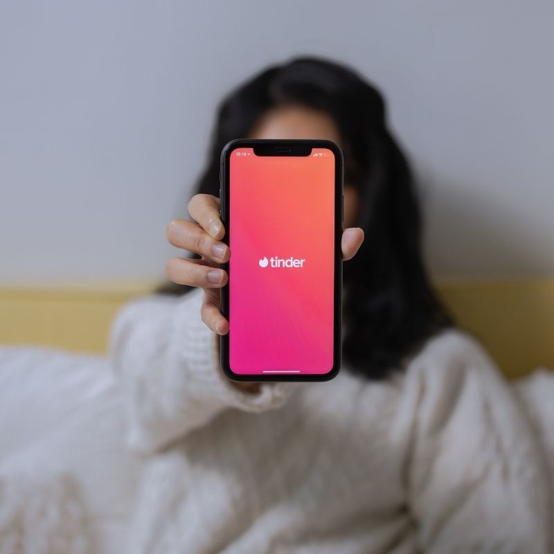 Here’s your perfect Tinder bio, powered by your zodiac sign