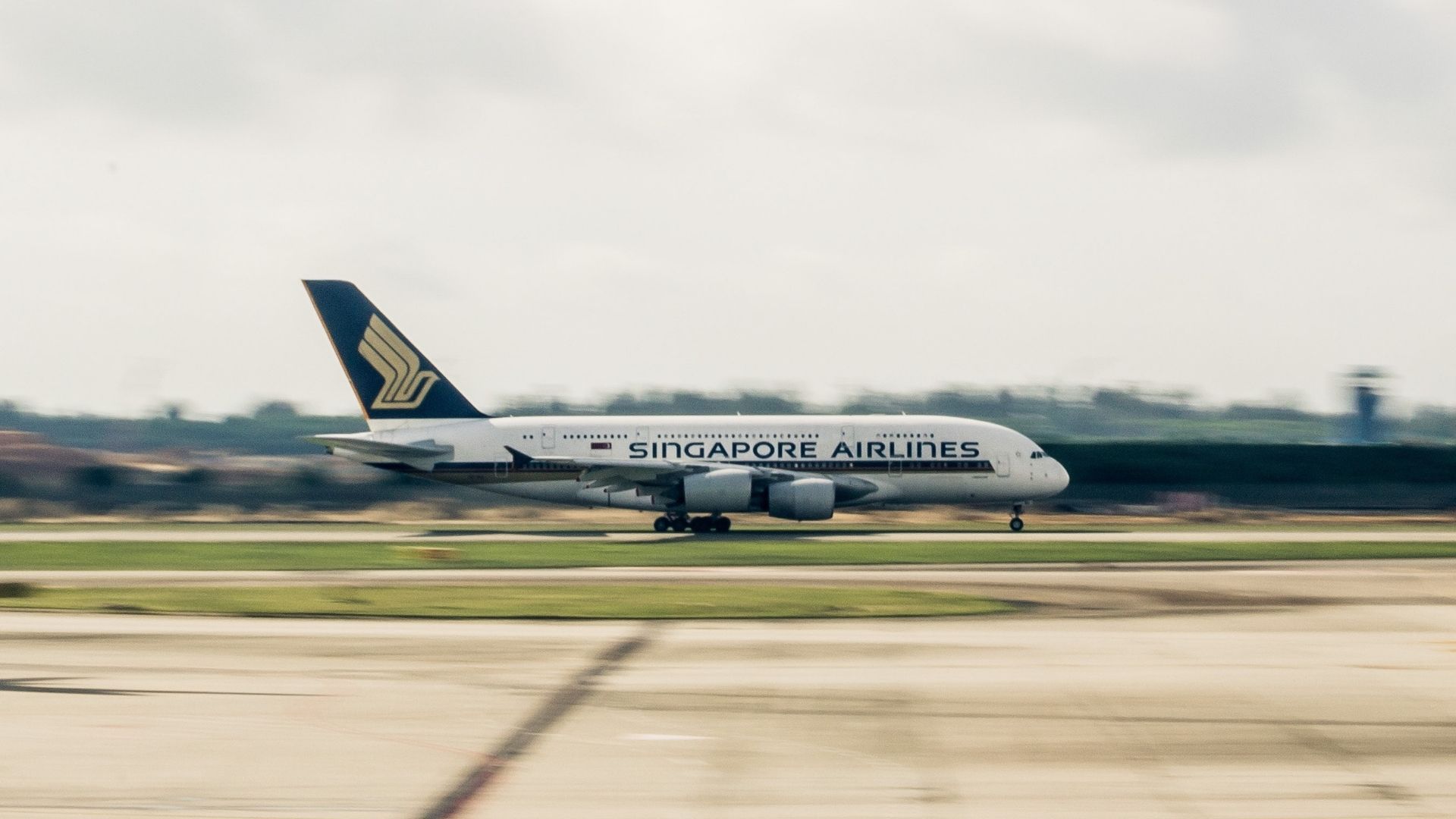 Singapore airlines takes off with 170,000 round-trip ticket discounts