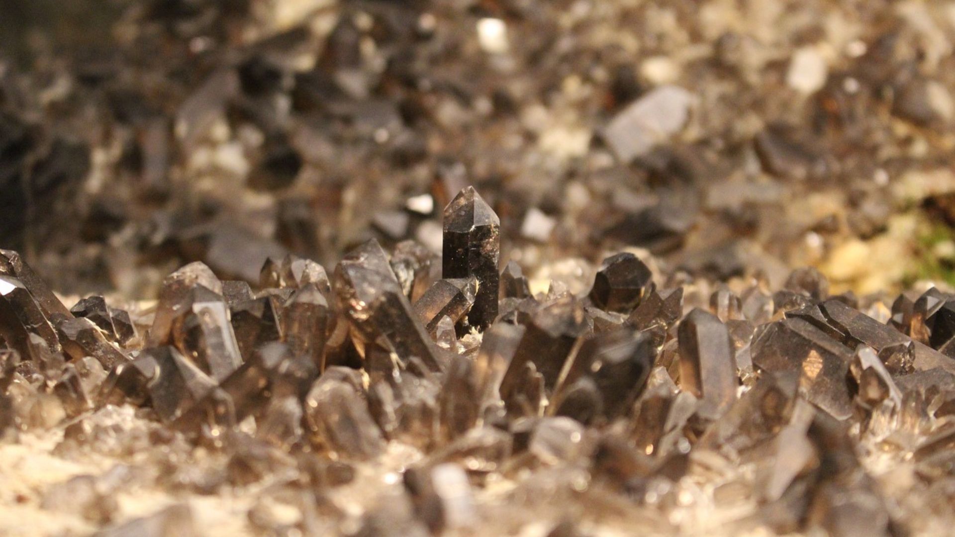 Lucky November birthstone according to the Chinese zodiac