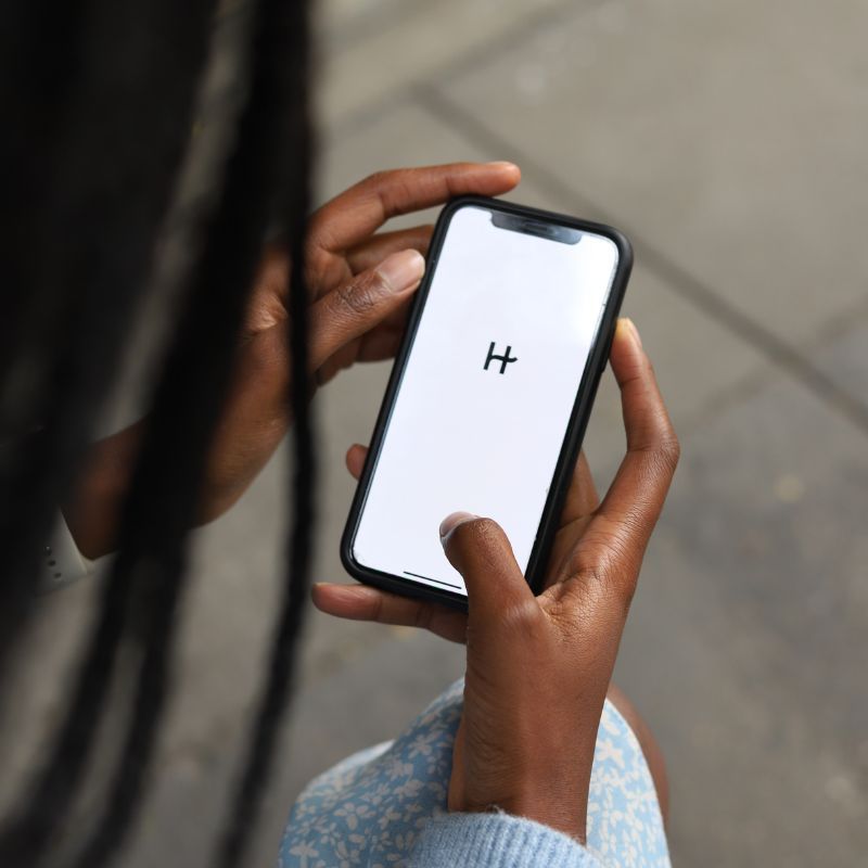 Check out some of the best Hinge prompt answers to make a lasting impression