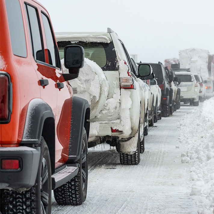1,000 tourists trapped in Xinjiang as avalanches hit hard
