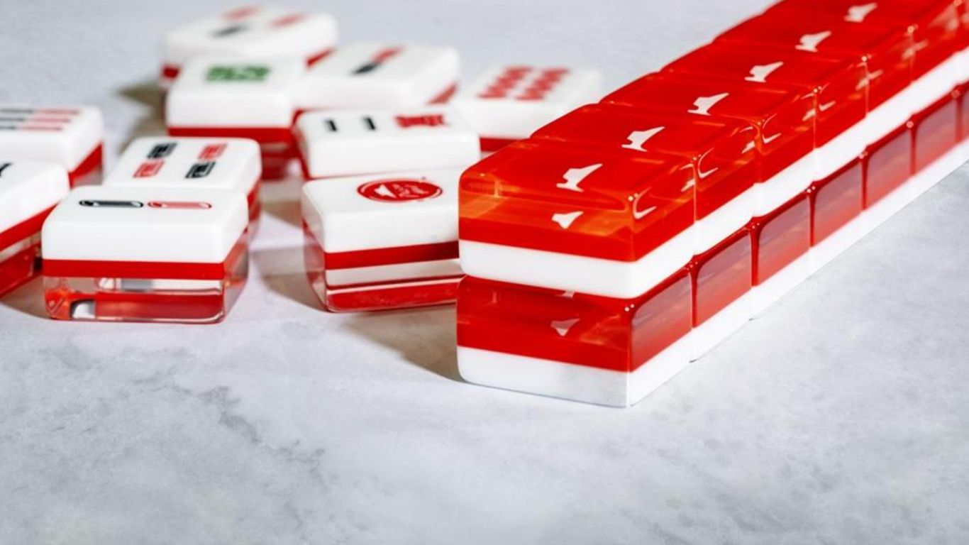 Pizza Hut Hong Kong Releases Mahjong Set for CNY