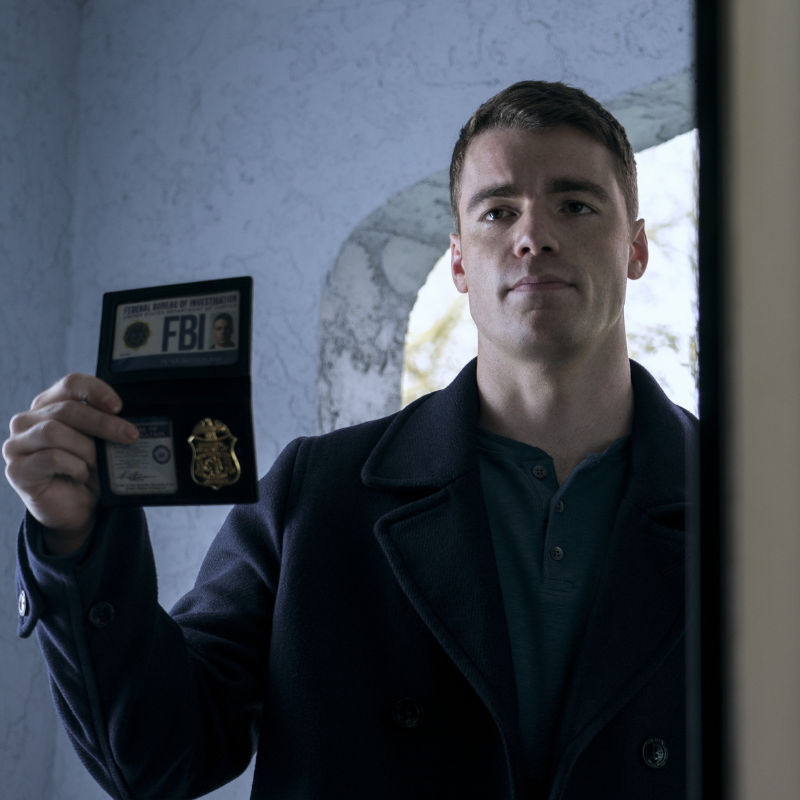 объявление дом ру. дом ру приложение. агент по недвижимости устанавливает табличку продается. агент дом. агент дом.