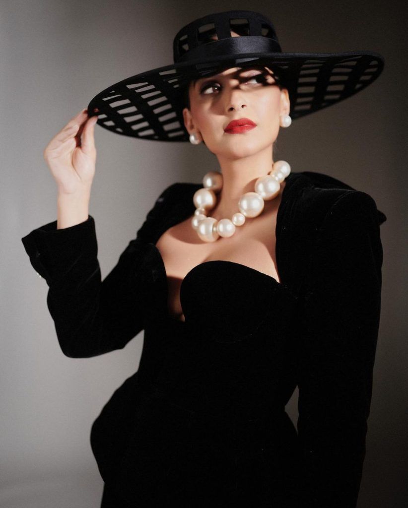 The mob wife aesthetic is gradually making a comeback into our wardrobes The mob wife aesthetic is gradually making a comeback into our wardrobes