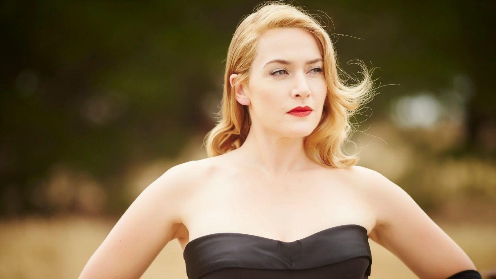 Kate Winslet Strapless Dress in a Director's Chair