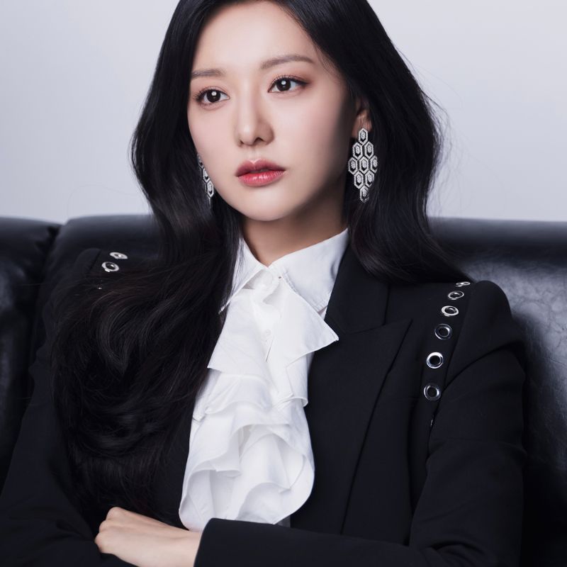 Kim Ji-Won’s best outfits and accessories as Hong Hae-In in <i>Queen of Tears</i>
