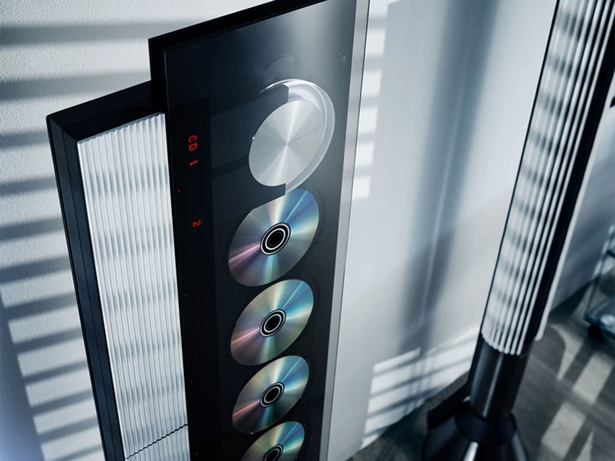 Bang & Olufsen Revisits Cult Beosound 9000 in New 