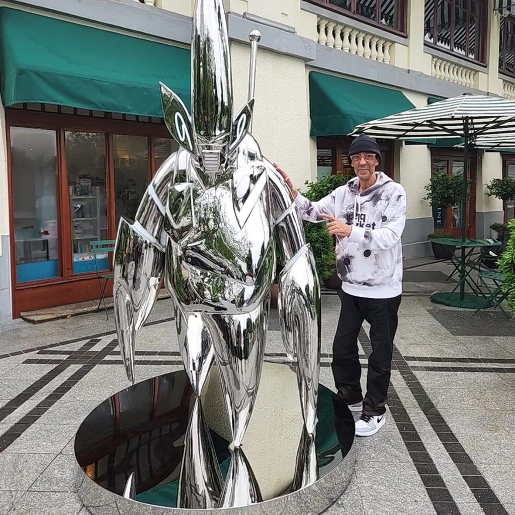 AllRightsReserved and FUTURA reveal ‘AV-002B’ sculpture at Repulse Bay Village