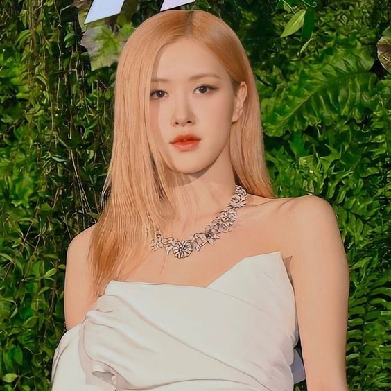 Rose jewellery look