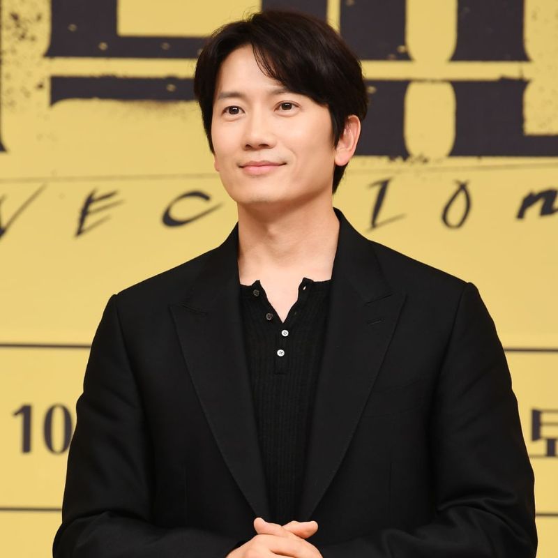 How does ‘Connection’ star Ji Sung stay in shape? Check out his workout routine
