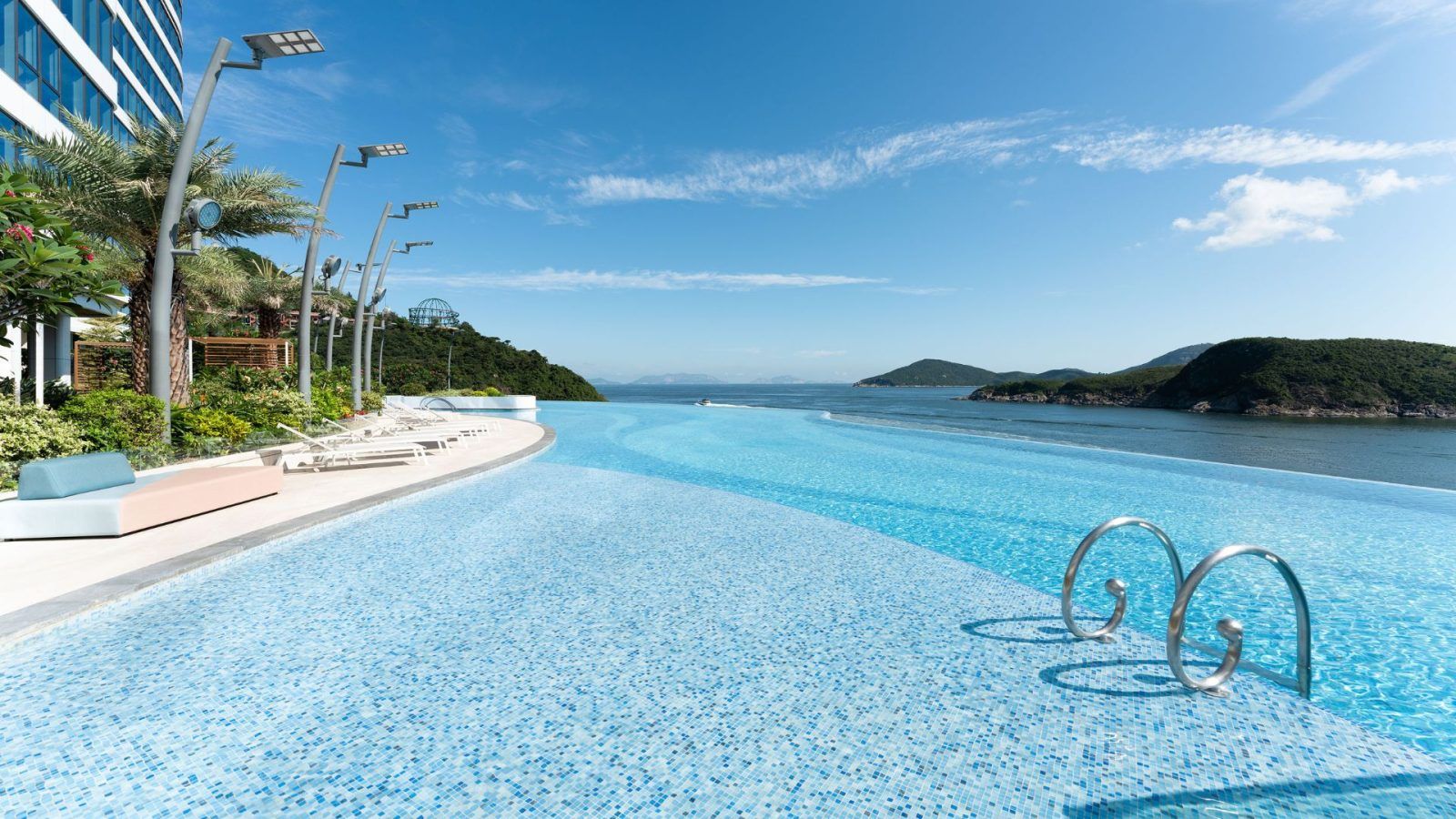 Hong Kong swimming pools with the most spectaclar views of the city