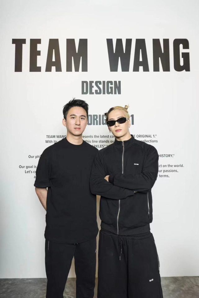 Exploring "SPARKLES - I SEE THE LIGHTS" by TEAM WANG design