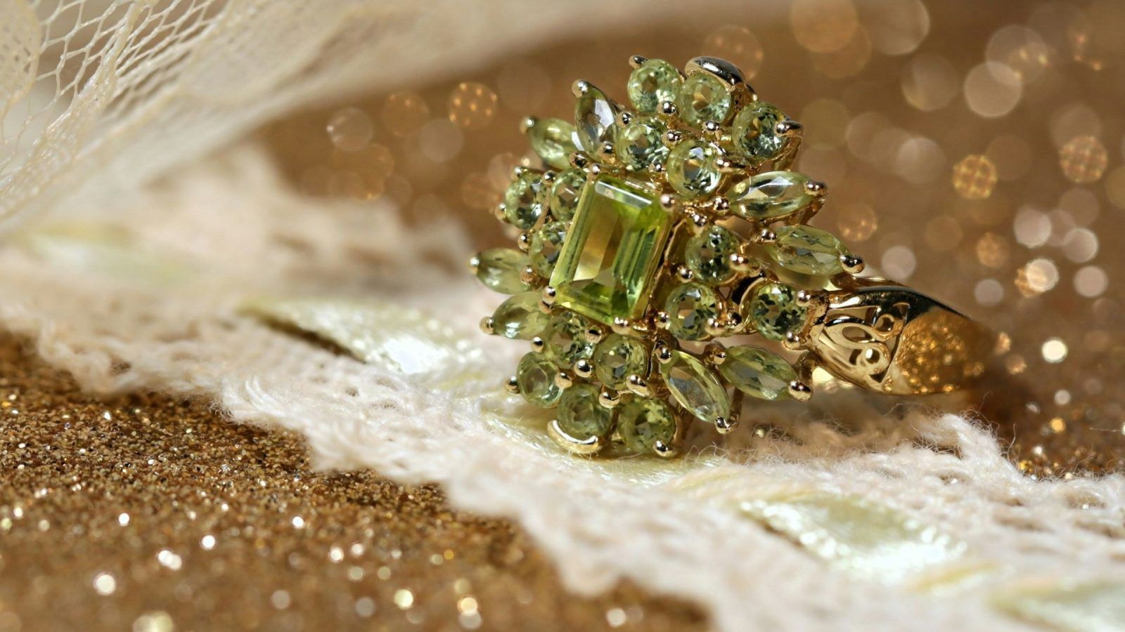 Lucky birthstone for august born according to the western zodiac
