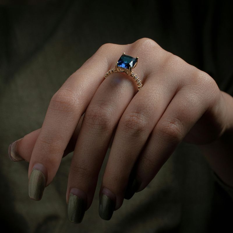 Lucky birthstone for September born according to the Western zodiac