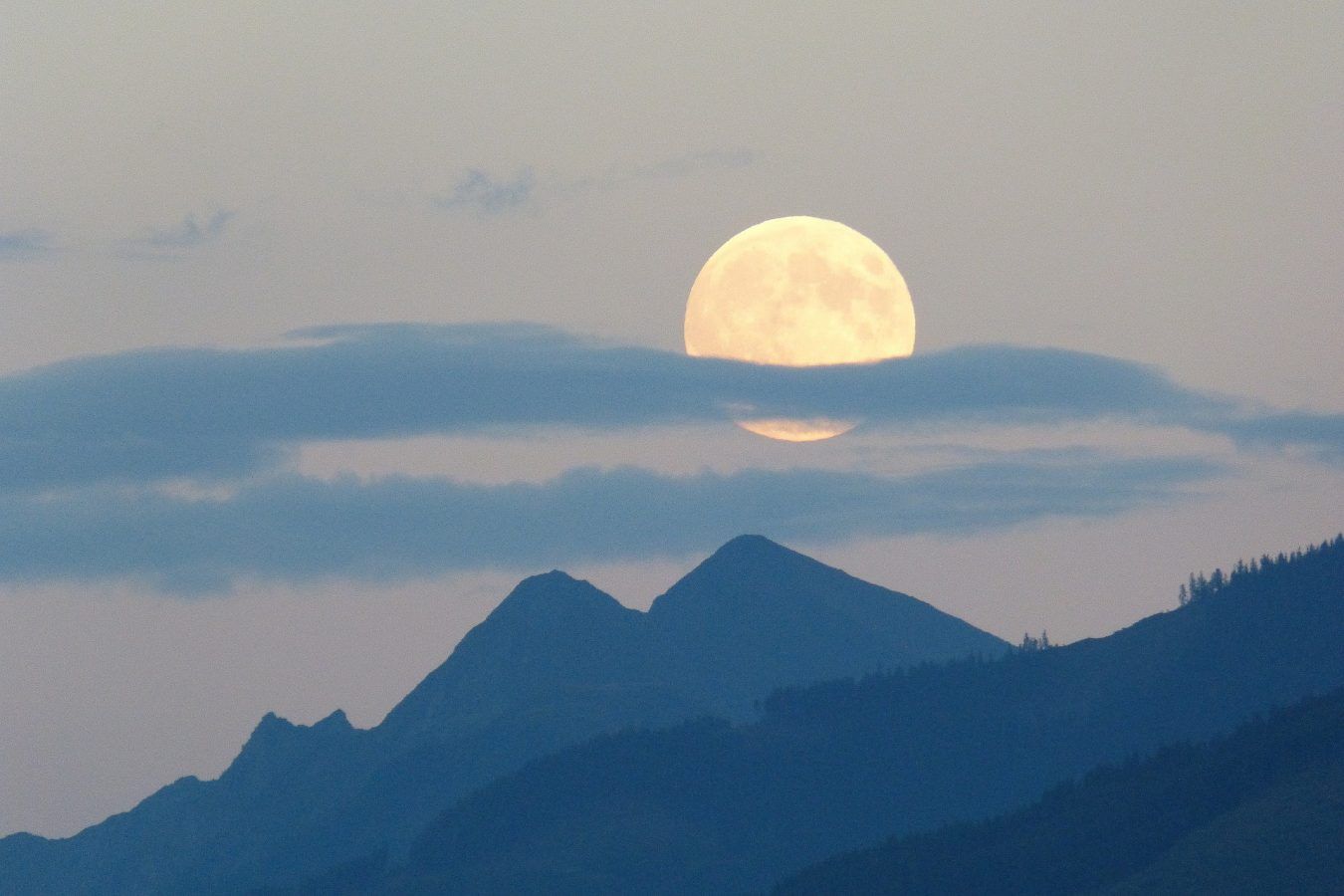 September Harvest Moon: Dreams to come true for zodiac signs during this supermoon