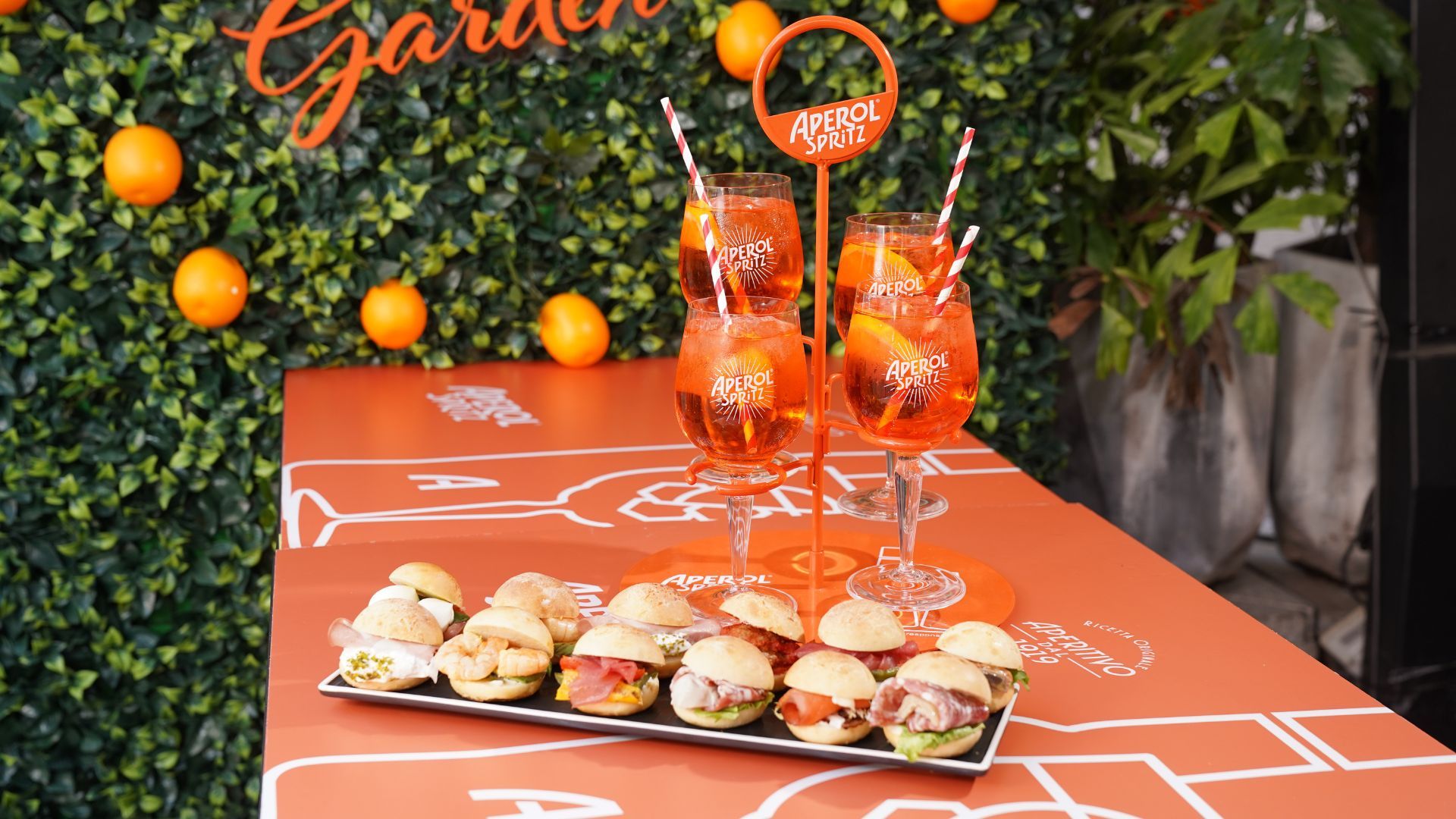 Откройте для себя лучшие бары и предложения «счастливого часа» в Гонконге