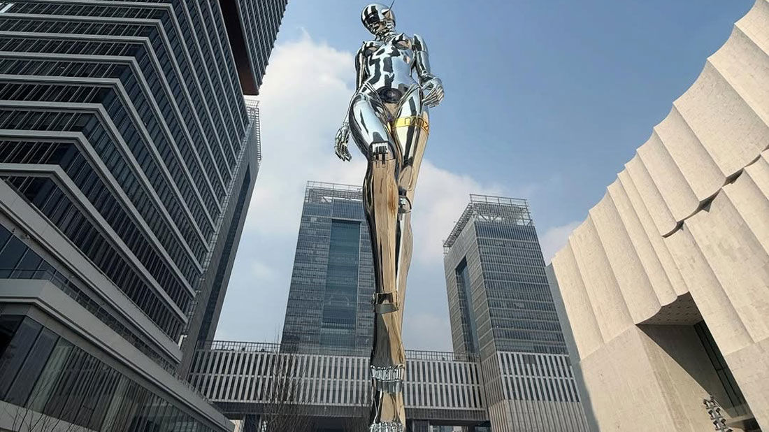 Hajime Sorayama's 12-meter-tall robot appears outside NZAI Shanghai