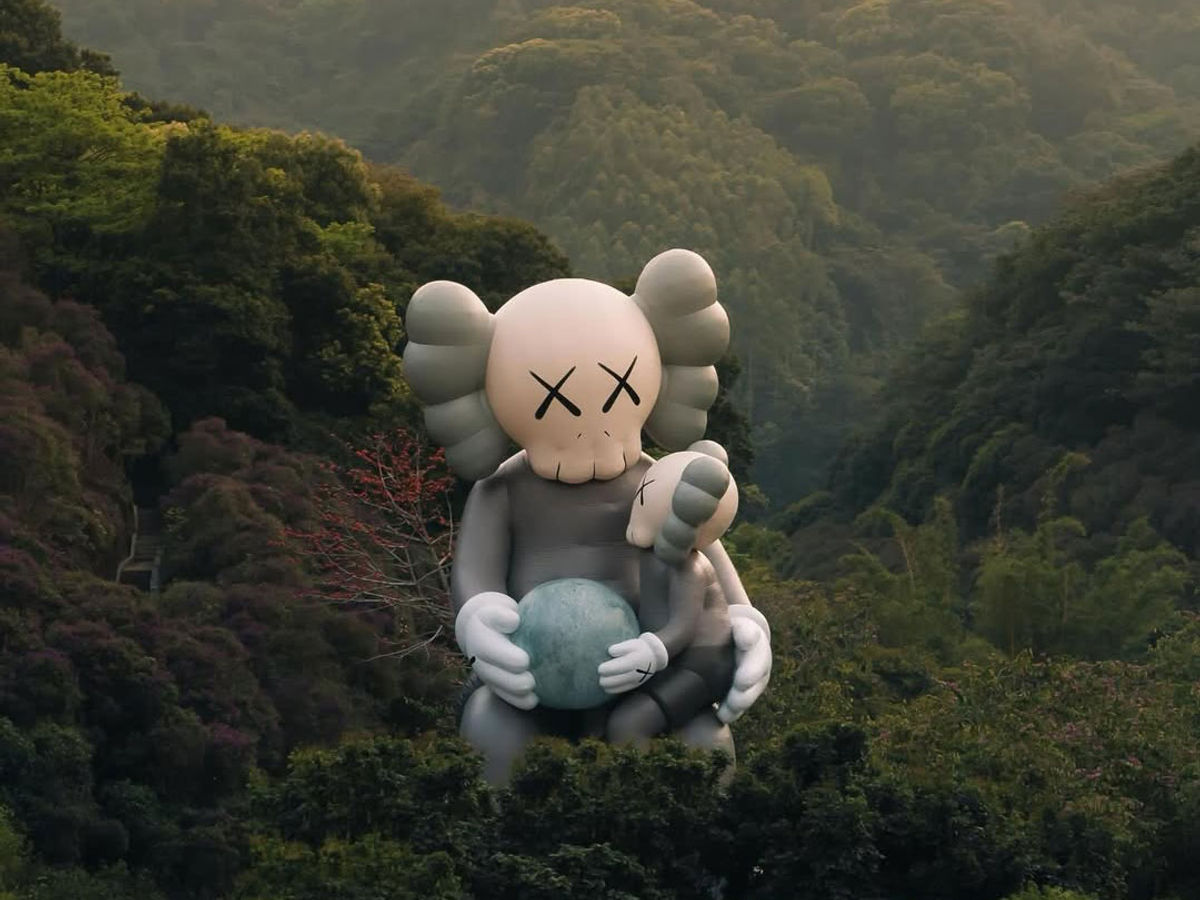 kaws-holiday-bangkok-thailand- 