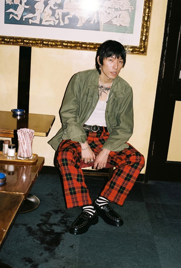 靴 supreme dr.martens studded penton loafer Dr. Martens Returns With Supreme for Studded Penton Loafer