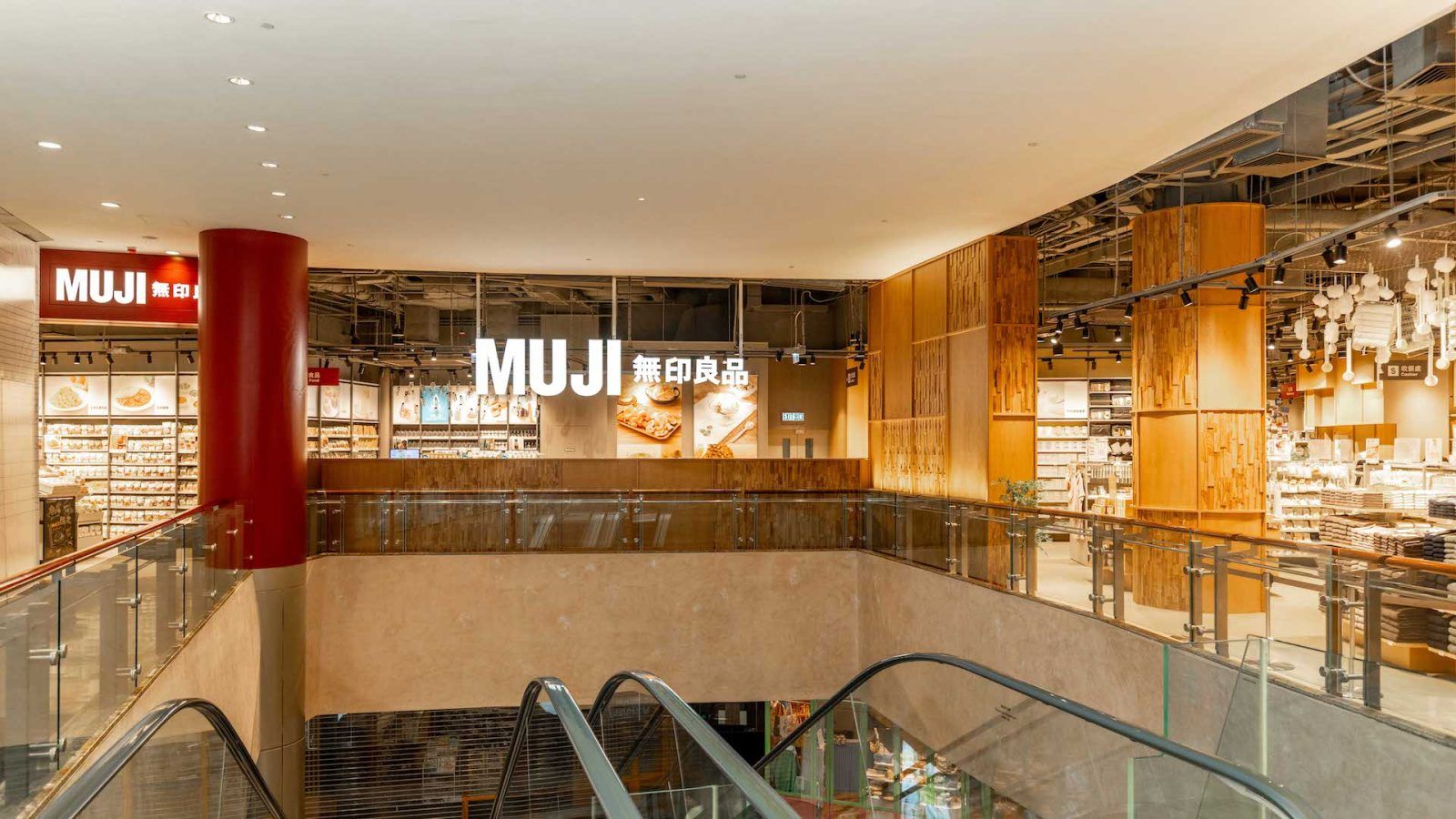 muji-langham-place-grand-reopening-disco