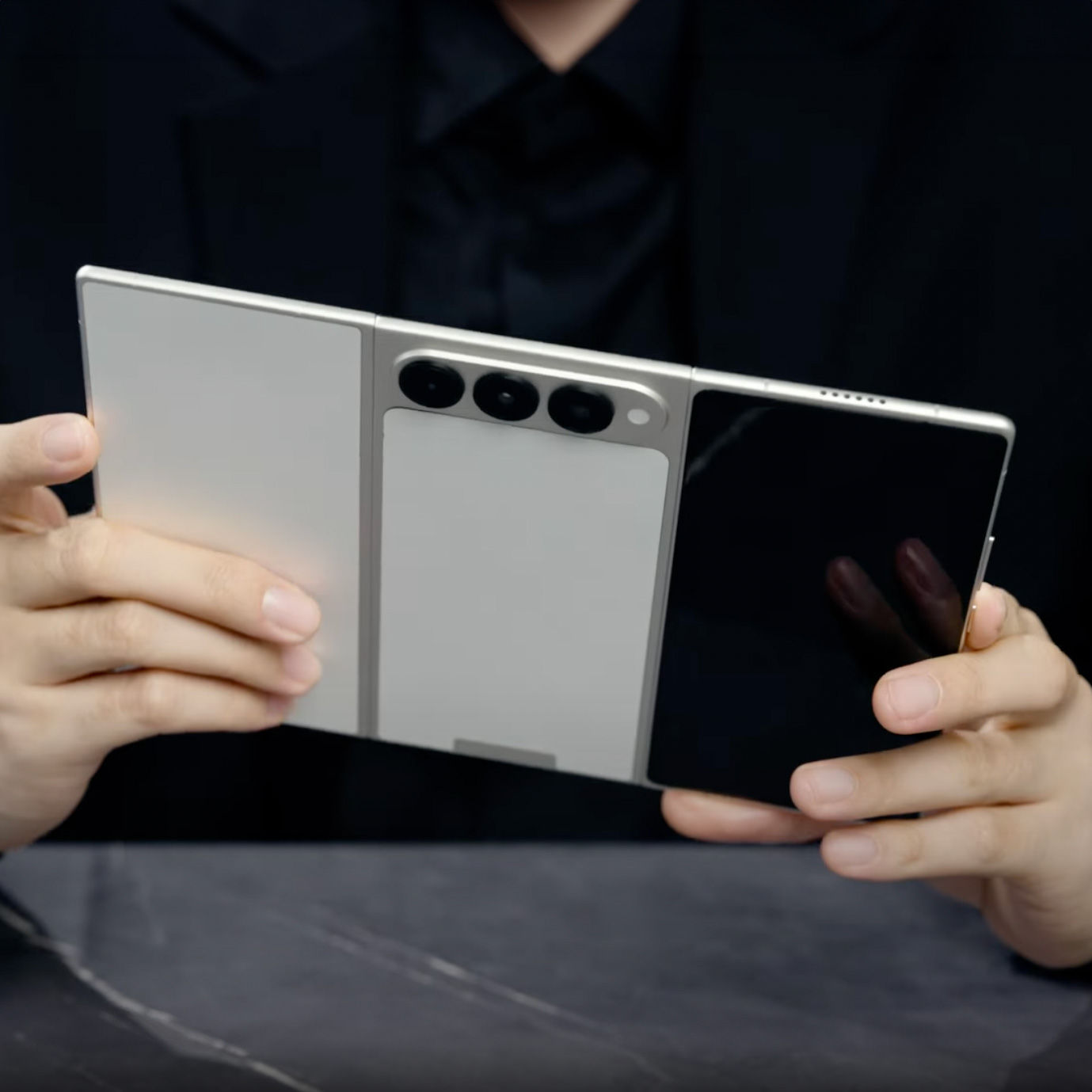 World's thinnest foldable phone is looking to challenge Samsung with a very striking price tag - supercarblondie.com