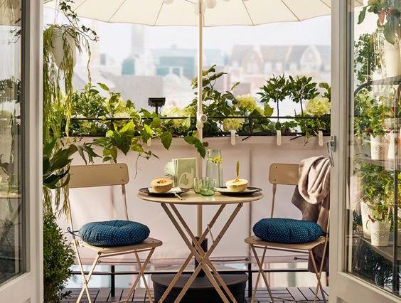7 decorating ideas for the perfect apartment balcony