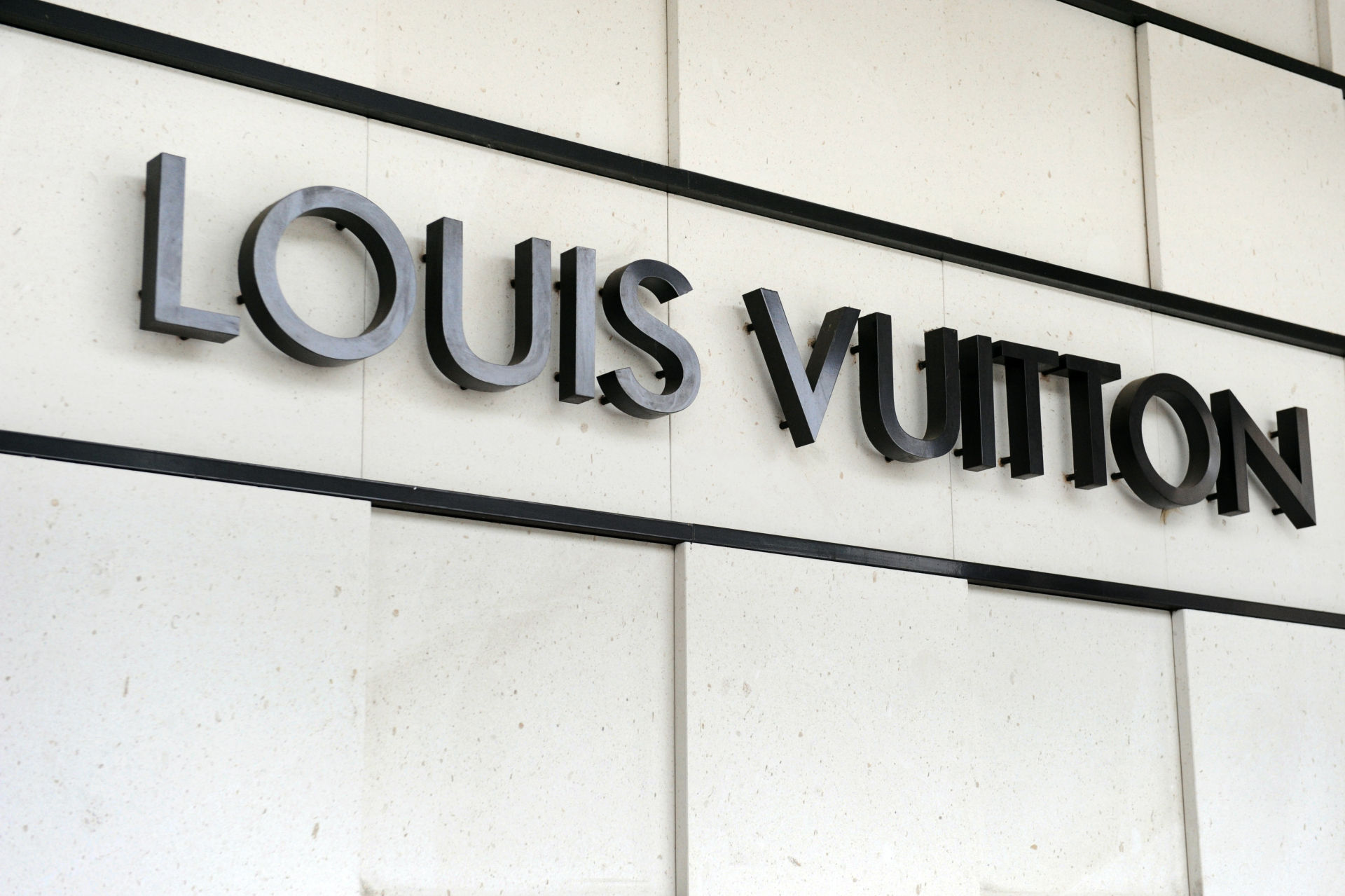 Louis Vuitton Unveils First Ever Restaurant & Café In Japan