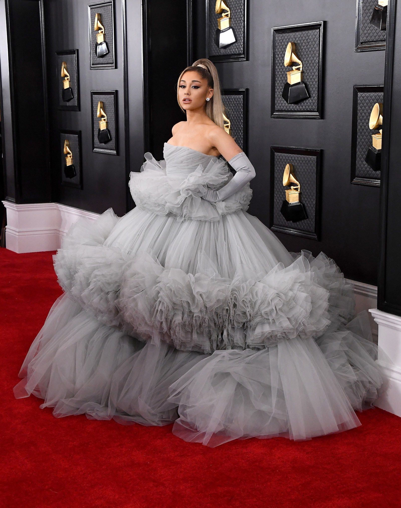 Ariana Grande in Giambattista Valli at the Grammys 2020 (Photo credit: Getty Images)
