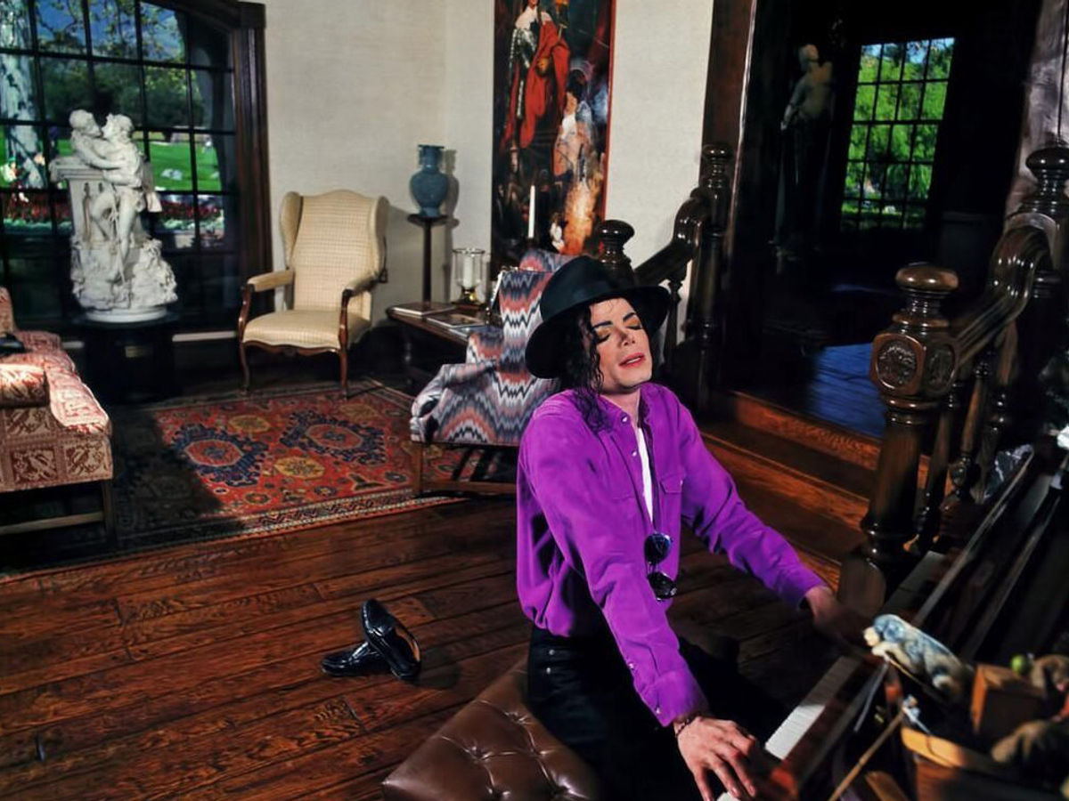 Michael Jackson clothing goes on auction block Thursday, record bids  expected