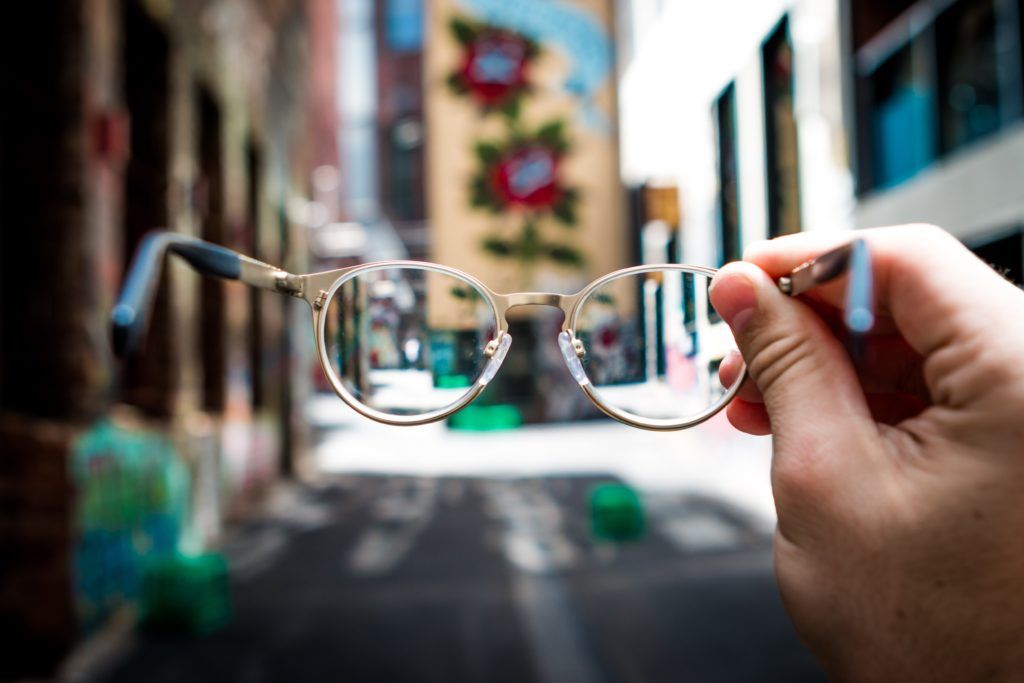 How to beat dry eyes from staring at a screen all day