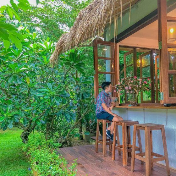 Save this for your next trip to Phuket!! 😍🏝 5 dreamy cafés you