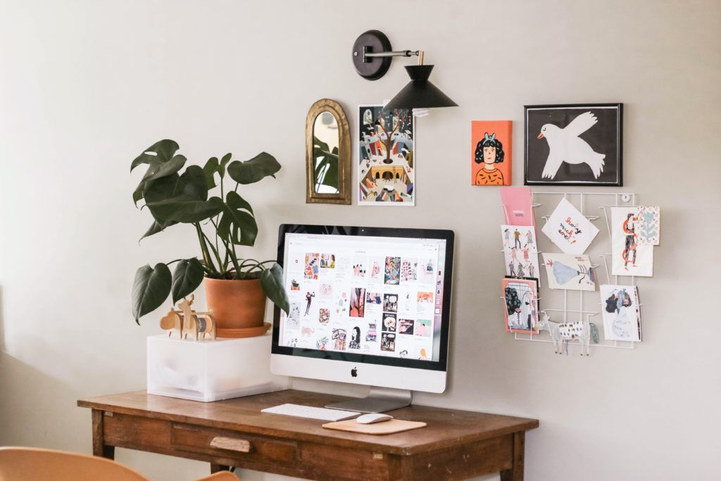 10 ways to decorate your work desk at home