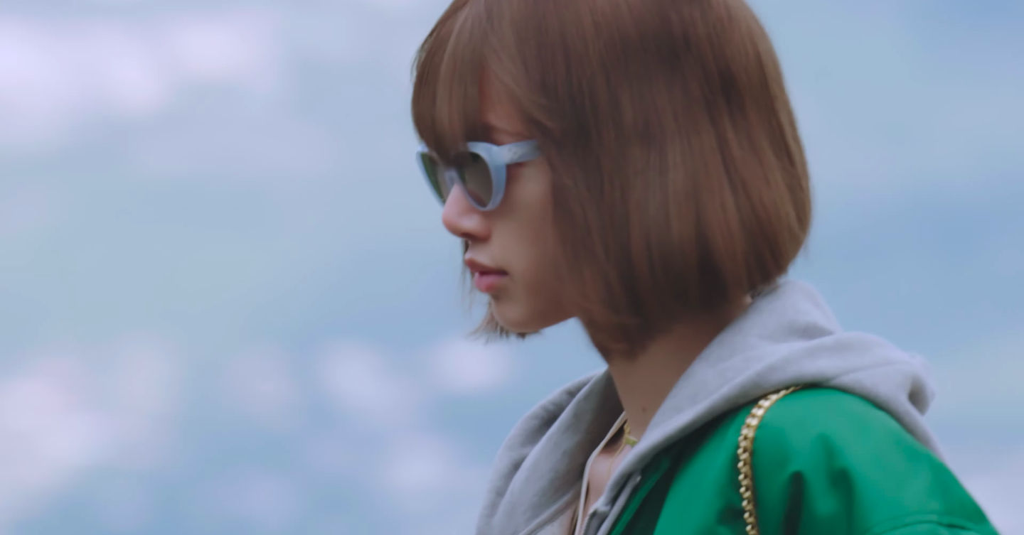 Lisa Blackpink finally makes her runway debut for Celine