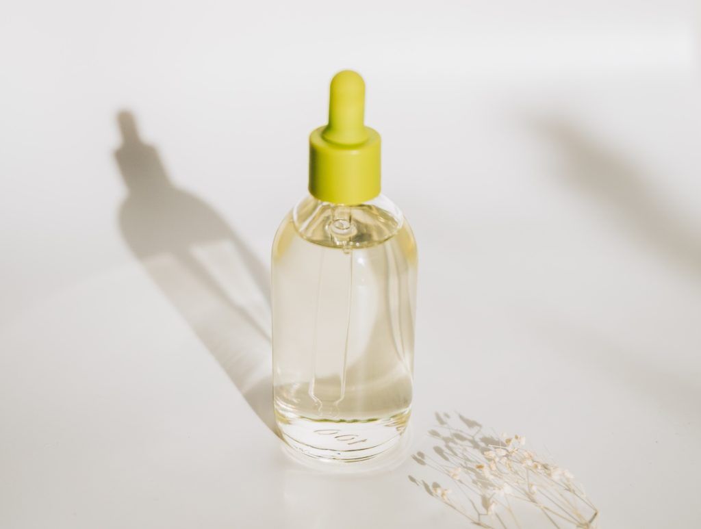 The best essential oils for inflammation, according to an aromatherapist