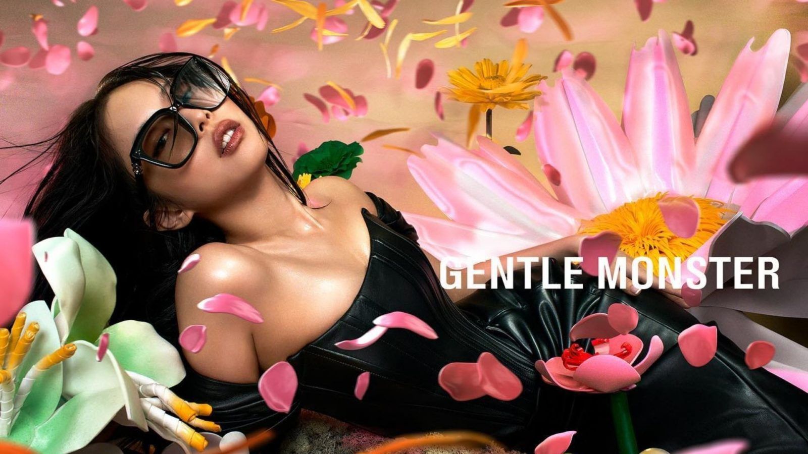 Jentle Garden collection Jennie X Gentle Monster @gentlemonster #블랙핑크 #지수  #제니 #로저 #리사 #jennie #jenniestyle #lisa #lisastyle #jisoostyle…