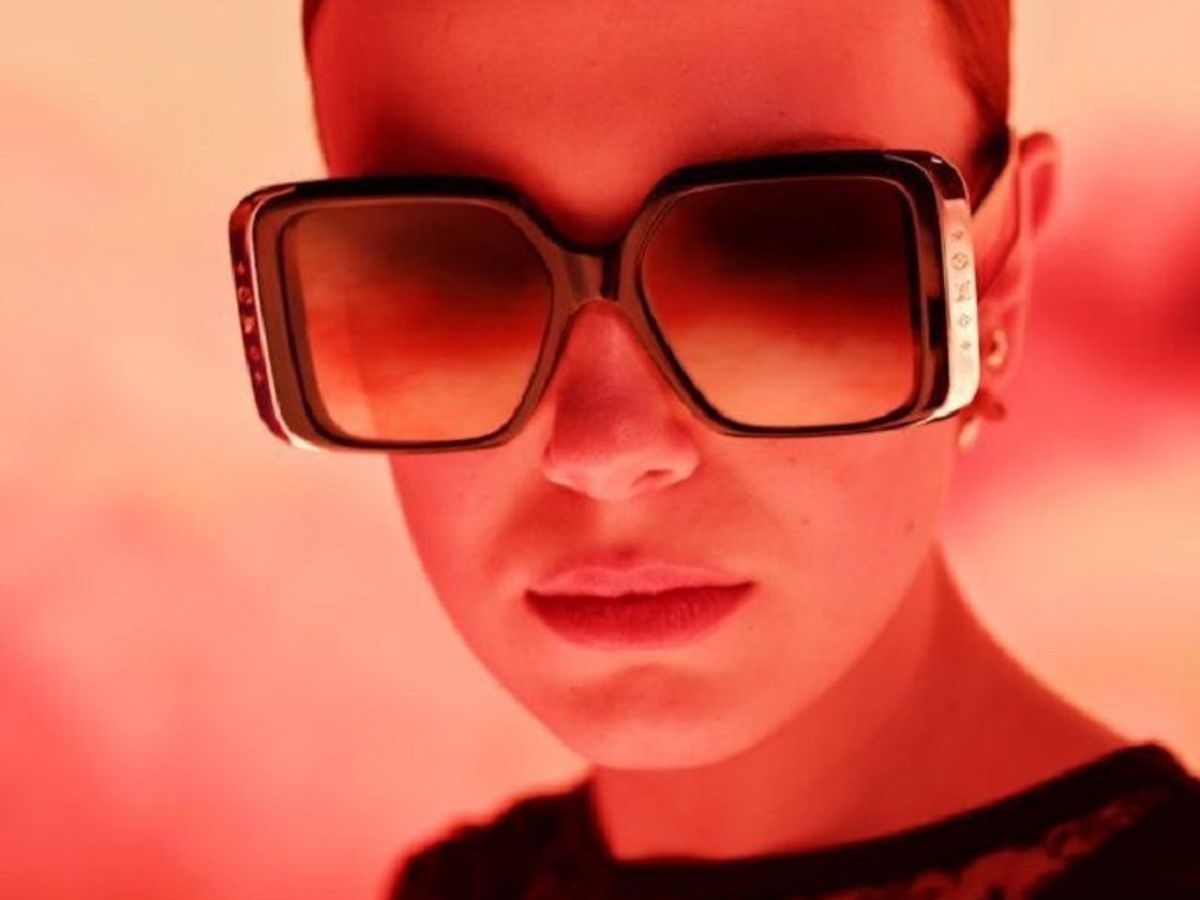 Glasses white cat eye worn by Millie Bobby Brown on his account Instagram @ milliebobbybrown