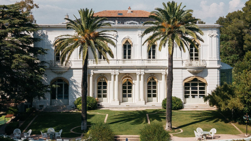 You can actually stay at the French Riviera mansion from the new ‘Downton Abbey’ movie