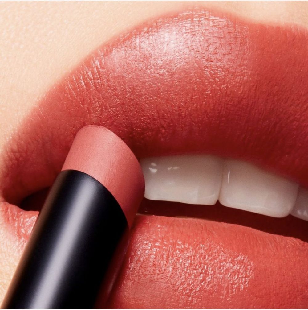 6 transferproof foundations won't smudge your face mask