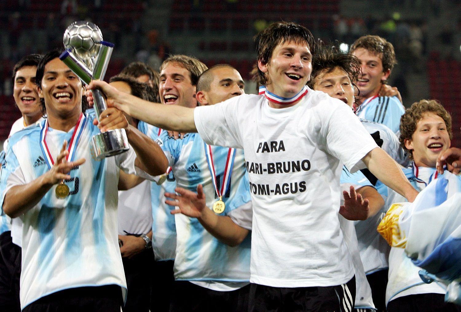 Leo Legend Messi - Official : Argentina will play the quarterfinals of the  World cup against Netherlands in home jersey , white shorts and white socks  .