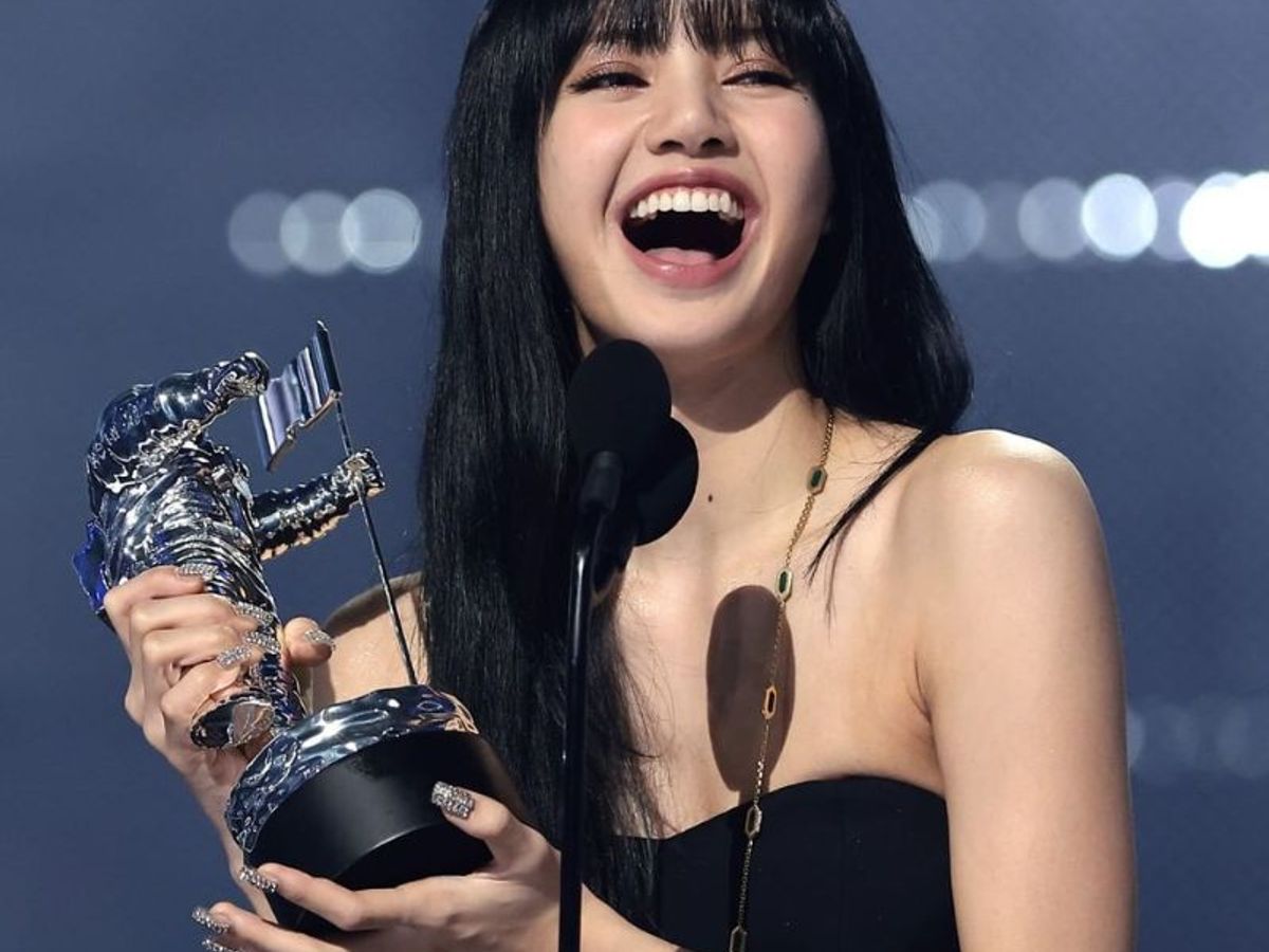 BLACKPINK's Lisa has set three new Guinness world records