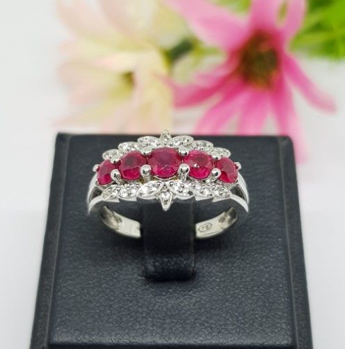 Memorine Jewelry Ring With Ruby